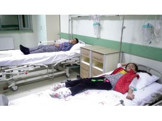 Bir haftada ikinci vaka: 100’e yakın öğrenci hastanelik oldu