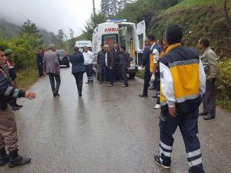 İş makinesi devrildi: 1 ölü, 2 yaralı