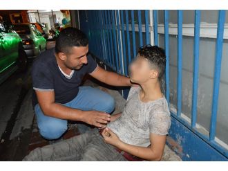 Bonzaiden bayılan gence suyla müdahale