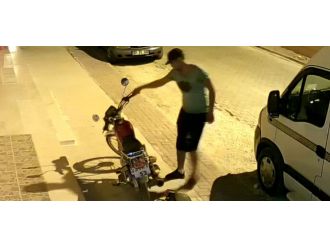 Motosiklet hırsızları kamerada
