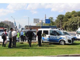 Bakanın konvoyunda kaza!