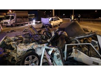 Kırmızı ışıkta korkunç kaza: 3 ölü, 1 yaralı