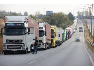 3 kilometre TIR kuyruğu