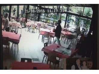 Deprem anında yaşanan panik kameraya yansıdı