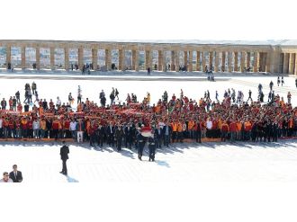 Galatasaraylı yöneticiler ve taraftarlar Anıtkabir’de