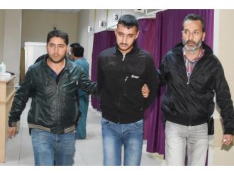 Arkadaşıyla kavga ettiğini sandığı kişiyi vurdu