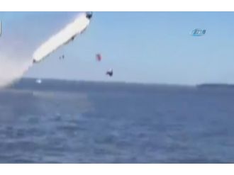 Sürat teknesi takla attı, 2 kişi can verdi