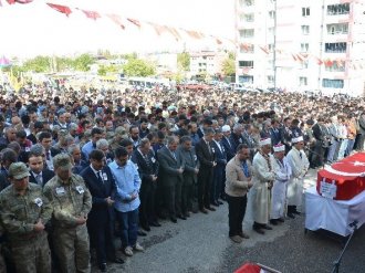 Şehit uzman çavuşu binler uğurladı