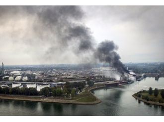 Almanya’da fabrikada patlama: 1 ölü, 6 yaralı, 6 kayıp