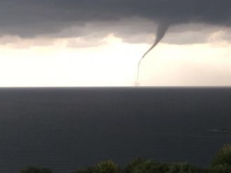 Dün denize giriliyordu, bugün dolu ve hortum var