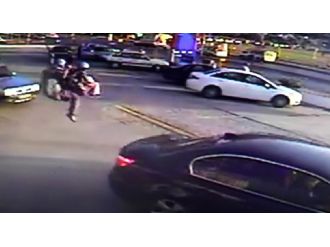 İniş alanını ıskalayan paraşütçü akaryakıt istasyonuna böyle düştü