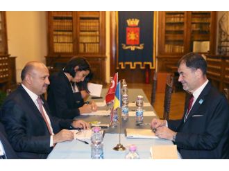 Bakan Işık İtalya’da mevkidaşı Pinotti ile görüştü