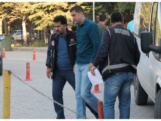 7 ilde polislere FETÖ operasyonu: 11 gözaltı