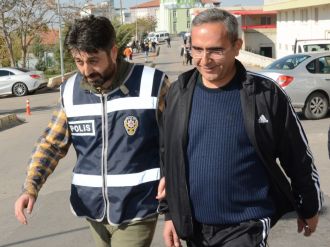 Eski rektör ve üniversite görevlilerine FETÖ operasyonu