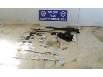 İzmir’de zehir tacirlerine operasyon: 9 gözaltı