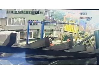 Halk otobüsü durağa böyle daldı