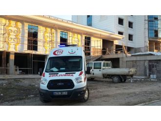 Otel inşaatından düşen işçi hayatını kaybetti