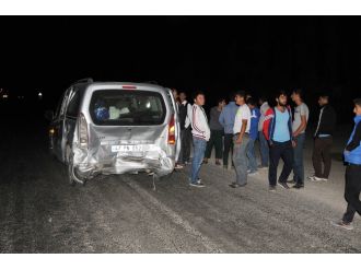 İki kamyonet çarpıştı: 7 yaralı