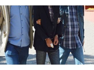 İzmir’de öğretmenlere FETÖ operasyonu