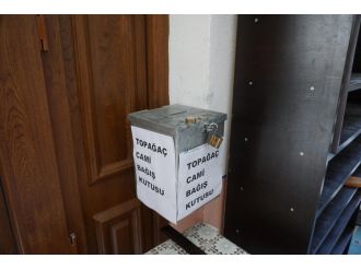 Camiden hırsızlık kameraya yansıdı