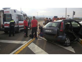 Hasta taşıyan ambulans kaza yaptı: 1 ölü, 4 yaralı