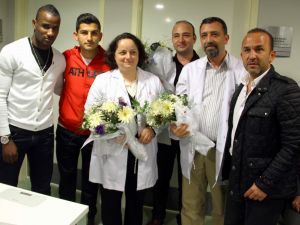 Futbolculardan Doktorlara Tıp Bayramı Kutlaması