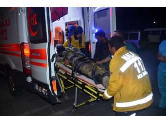 Yol kontrolü yapan askerlere TIR çarptı: 1 şehit !