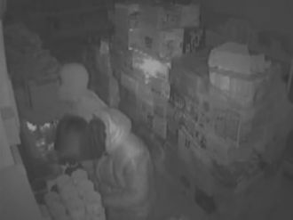 İstanbul’da kar maskeli hırsızlar kamerada