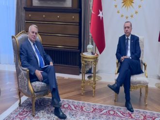 Fransa Dışişleri Bakanı Ayrault’yu kabul etti
