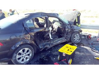 Üç araç kazaya karıştı: 1 ölü, 5 yaralı