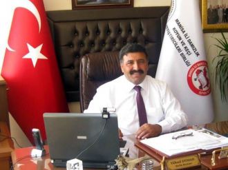 Birlik başkanı traktörün altında kaldı