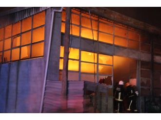 Geceyi alevler aydınlattı