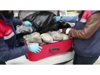 İstanbul’da otomobilin bagajından 13 kilo uyuşturucu çıktı