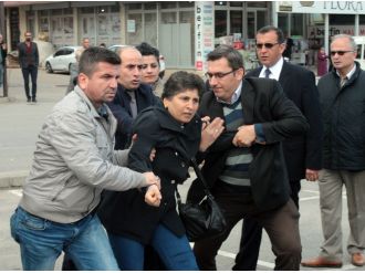 İzinsiz eylem yapan HDP’lilere polis müdahalesi