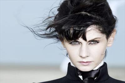 Emma Shaplin geliyor