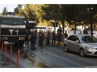 Ayla Akat ve beraberindekiler gözaltına alındı