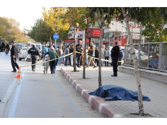 Sokak ortasında pompalı dehşeti: 2 ölü, 1 yaralı