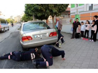 Çocuklar fark etti itfaiye kurtardı