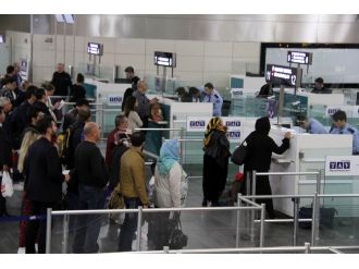 Havalimanında arıza uzun kuyruklar oluşturdu