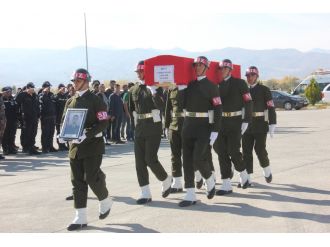 Şehit asker memleketine uğurlandı