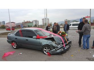 Gelin arabası otomobil ile çarpıştı: 6 yaralı