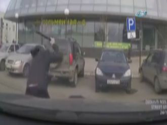 Beyzbol sopalı soyguncuya böyle direndi