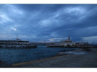 İstanbul’da deniz seferlerine fırtına engeli