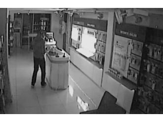 Pes artık çalan alarma bile aldırmadı !