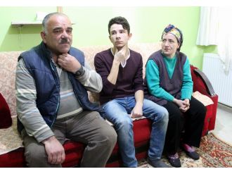 Asgari ücretli aileyi dolandırıp dalga geçtiler