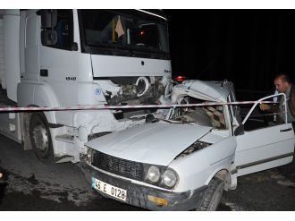 TIR, otomobili metrelerce sürükledi: 1 ölü, 1 yaralı