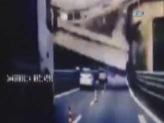 Köprü araçların üzerine böyle çöktü