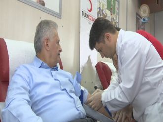 Başbakan Yıldırım’dan kan bağışı