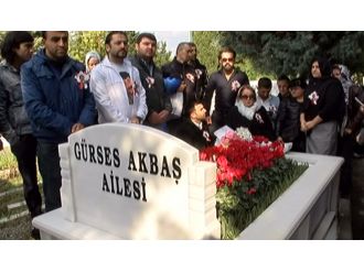 Müslüm Gürses kabri başında anıldı