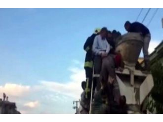 Beton mikserine başı sıkışan işçinin ölüm kalım mücadelesi